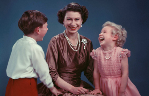 Queen Elizabeth II wearing the Williamson Diamond Brooch