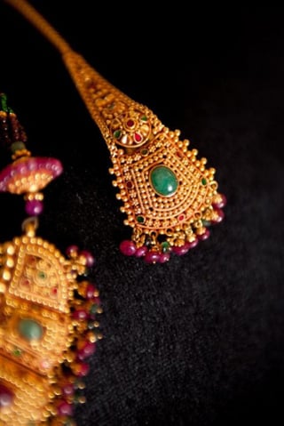 Gold earrings with emerald and ruby cabochons