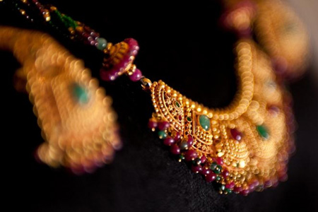 Gold necklace with emerald and ruby cabochons