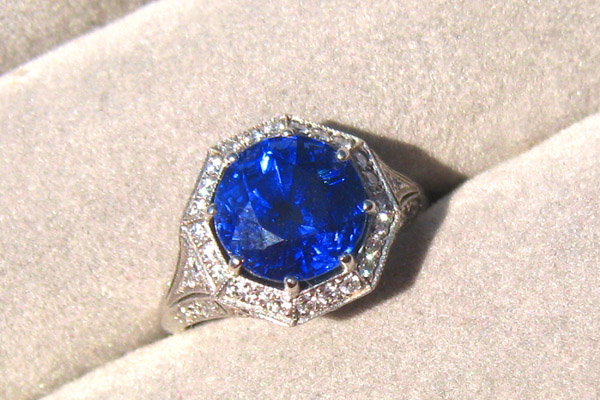 Sébastien Barier Ring with Burmese Sapphire - Image by Art Nouveau