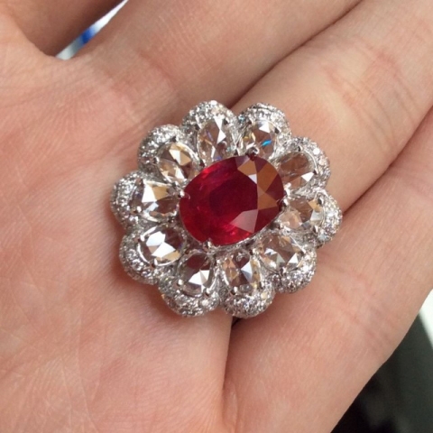 Ruby and diamond ring - image by yueyechuyan