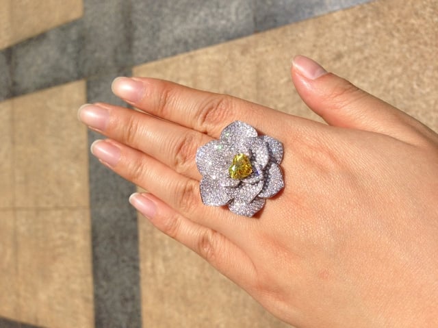 Floral diamond ring with vivid yellow diamond - image by yueyechuyan