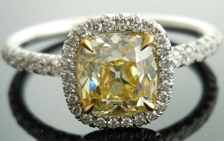 S-Z color Light Yellow Diamond Ring.