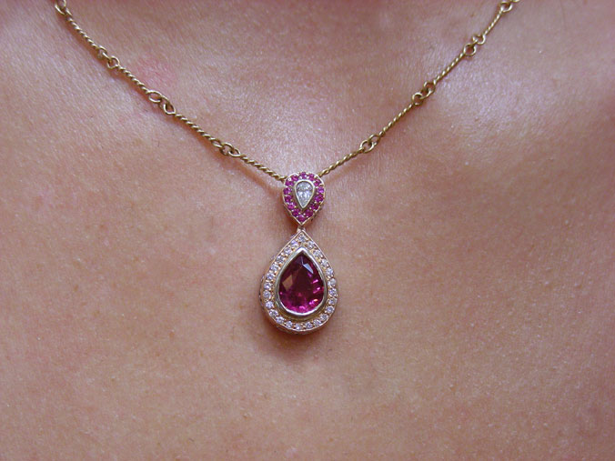 Jess%20Necklace%202007%200001.jpg