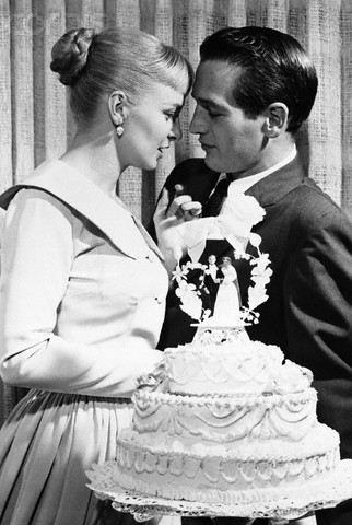 JoanneWoodwardandPaulNewmanonTheirWeddingDay1958.jpg