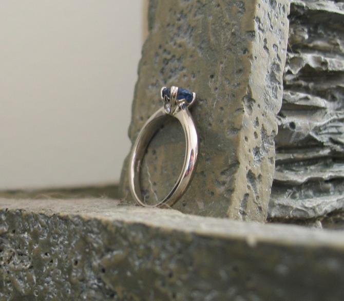 LaurelSapphRing9.JPG