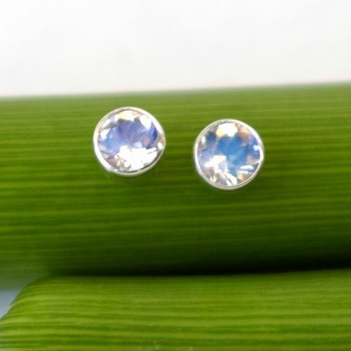 Resize%20of%20moonstone-earrings.jpg