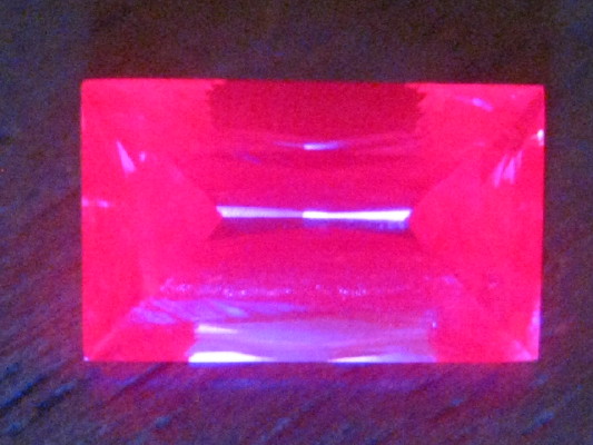 Spinel%20Mahenge%201.35ct%20Fluor1_1_1.JPG