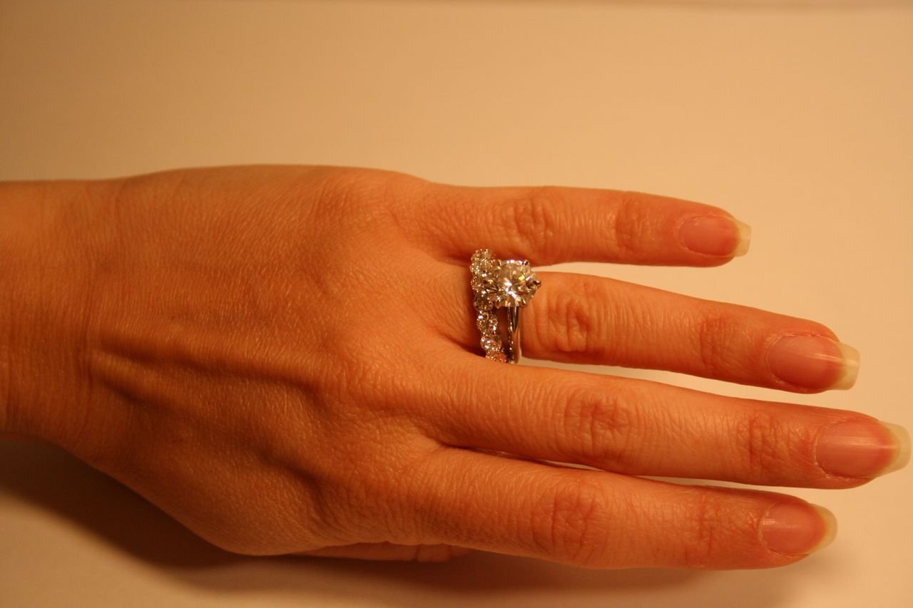 lin-tiffany-eternityband3.JPG