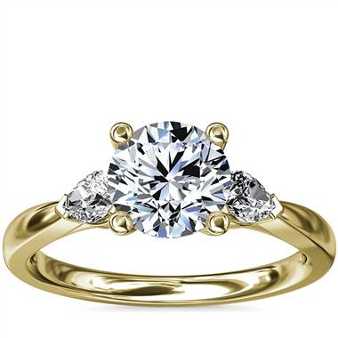 Pear Sidestone Diamond Engagement Ring in 18k Yellow Gold (1/4 ct. tw.)