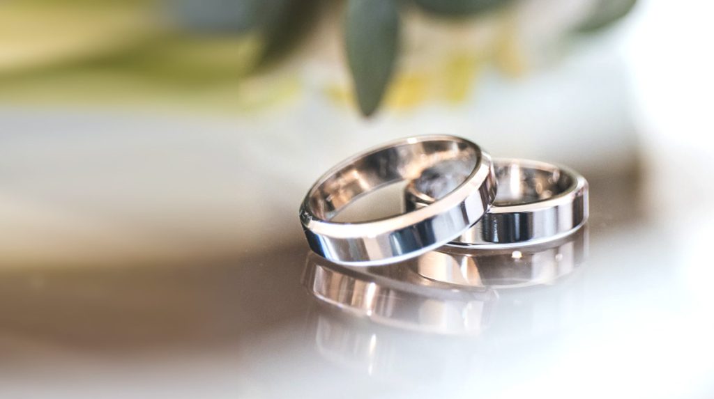White gold vs platinum: Two rings