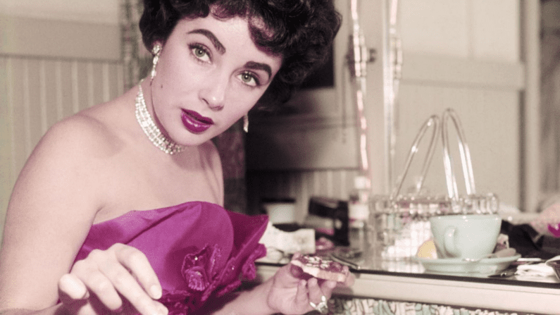 Elizabeth Taylor. (Image Source: Instagram)