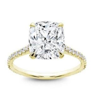 French cut basket setting diamonds set in 18K yellow gold at Adiamor 