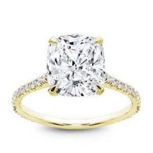 French cut basket setting diamonds set in 18K yellow gold at Adiamor 