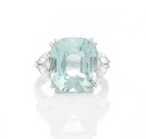 FlashyFlamingo originally posted these magnificent aquamarine ring in the Show Me the Bling Forum at PriceScope. This extravagant aquamarine catches the eye and keeps it fixed firmly upon it! What a gorgeous hue, and a tremendous gem!