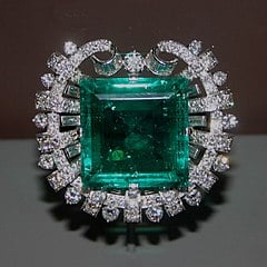 Tiffany & Co. Hooker emerald brooch (Source: Wikipedia https://en.wikipedia.org/wiki/File:Hooker_Emerald_Brooch.jpg#file photo was not altered)