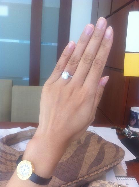 Front view of PriceScope Member kikidoe's Harry Winston halo diamond engagement ring. 