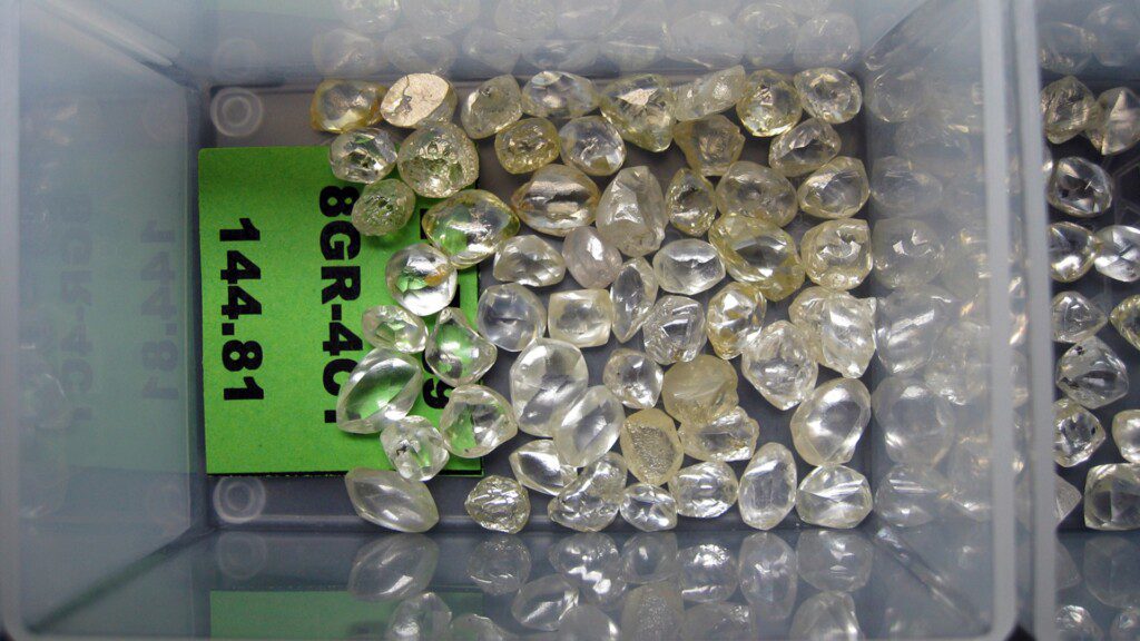 Diamond 4Cs: Parcel of rough diamonds