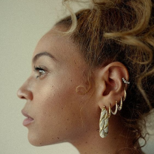 Beyoncé's Earrings. 