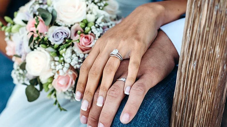 engagement ring vs wedding ring - wedding set