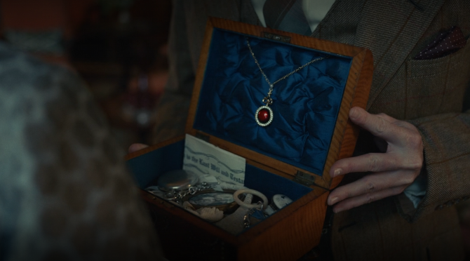 Jewelry in Disney’s Cruella.