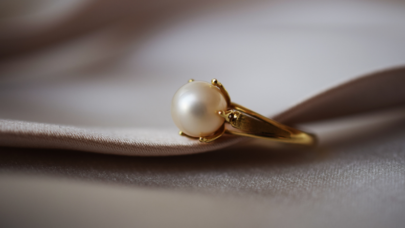 Pearl and gold ring.