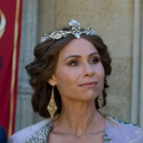 Minnie Driver as Queen Beatrice.