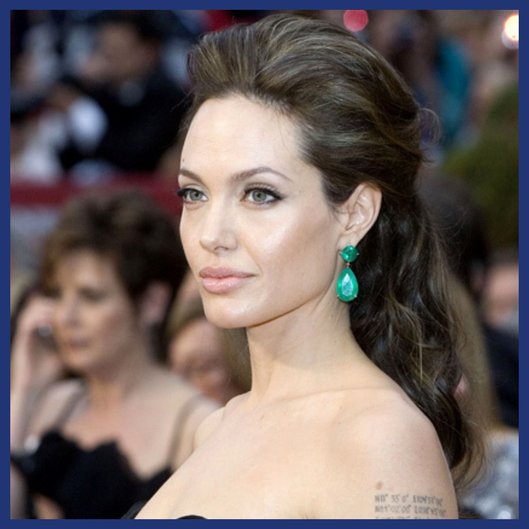 Angelina Jolie at the 2009 Academy Awards in Lorraine Schwartz.