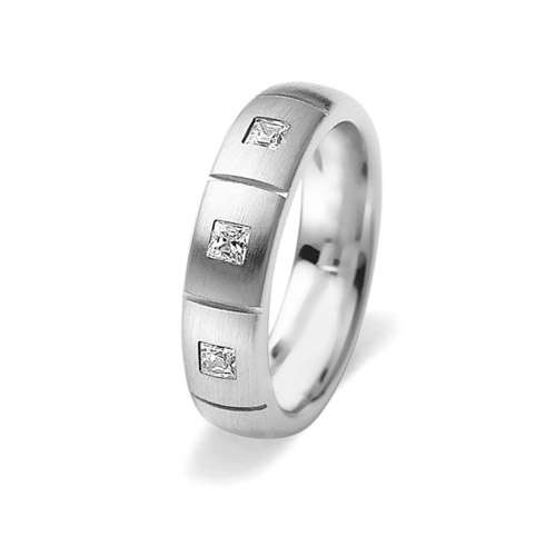 Stunning 5.5mm Engagement Ring with 3 Princess Diamonds
