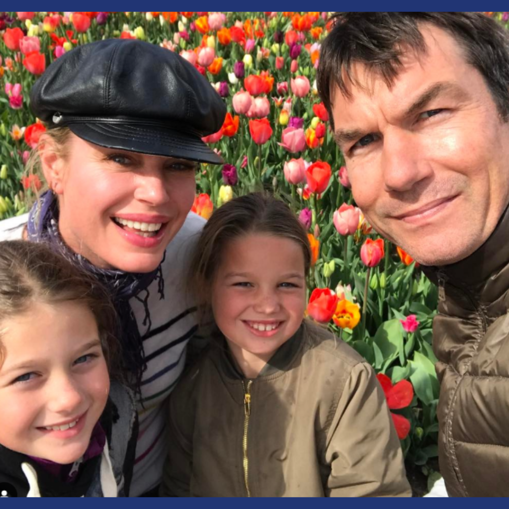 Rebecca Romijn and her twin daughters.