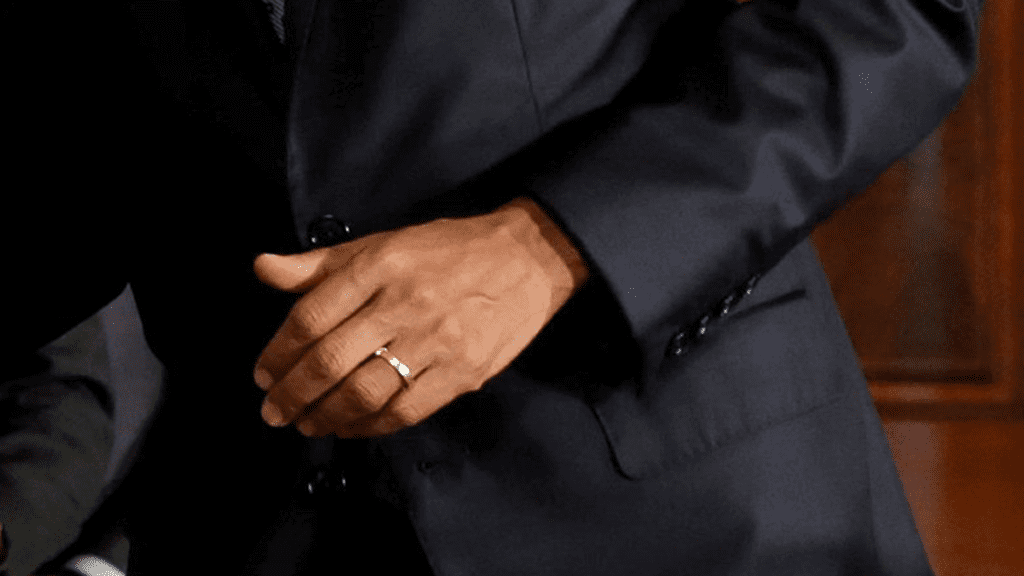 Barack-Obama-Wedding-Band-1024x576.png