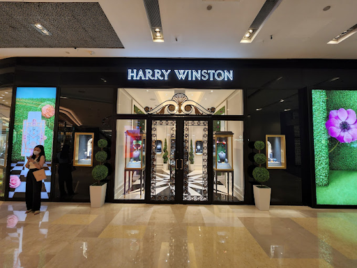 Harry Winston's signature storefront located in Singapore