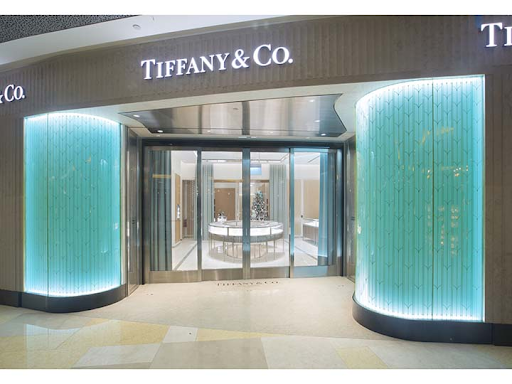 Tiffany's signature blue and white storefront