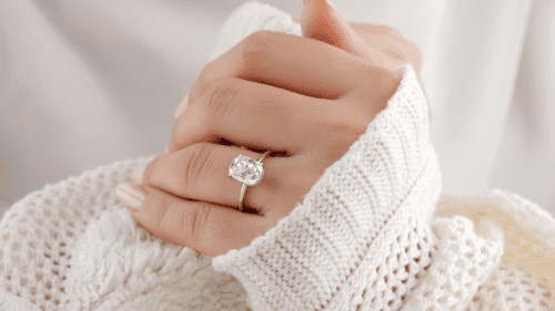 Oval diamond engagement ring