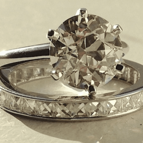 August Vintage Round Diamond RIng