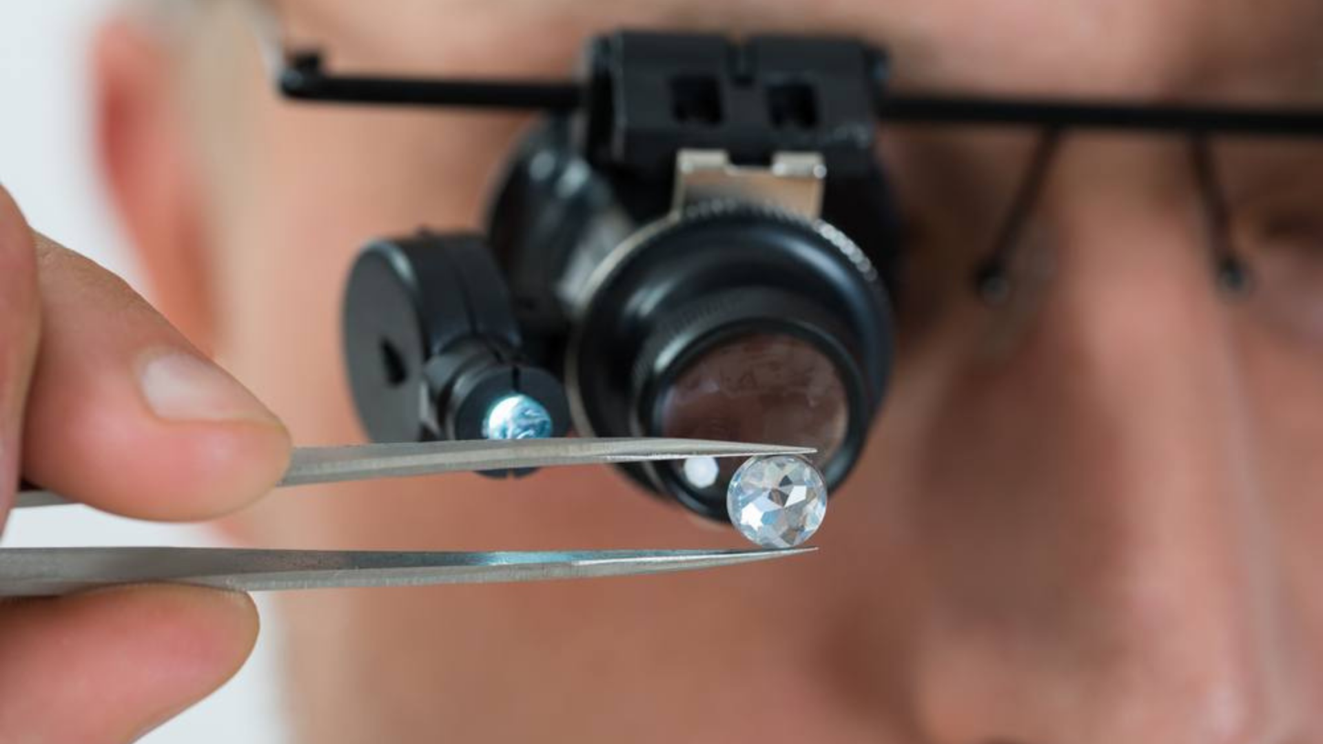 A Comprehensive Guide to VVS Diamonds | PriceScope