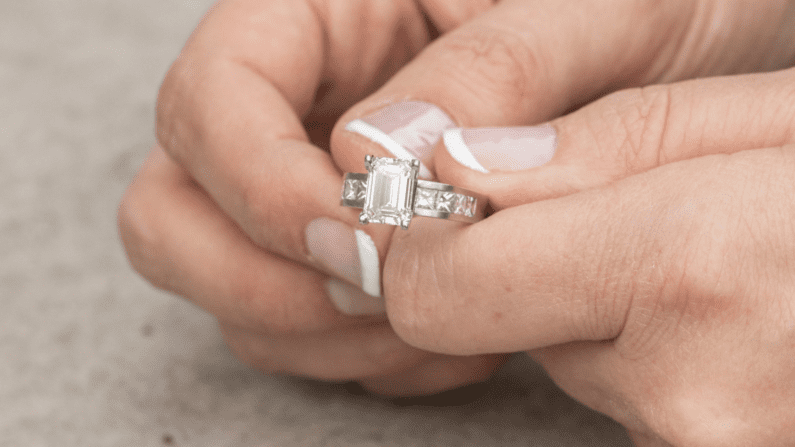 How to Buy the Best $25,000 Engagement Ring cover image